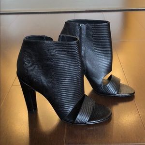 Beautiful Vince Camuto Shoes- never worn